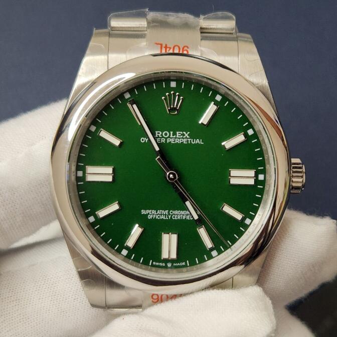 最高級スーパーコピー腕時計　ロレックスオイスターパーペチュアル M124300-0005 グリーン文字盤の情報